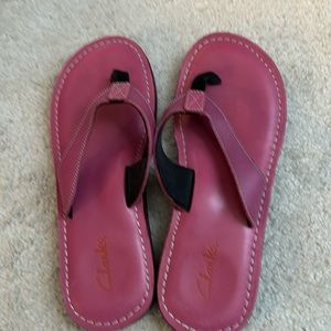 Clarks flip flops size 10 women’s